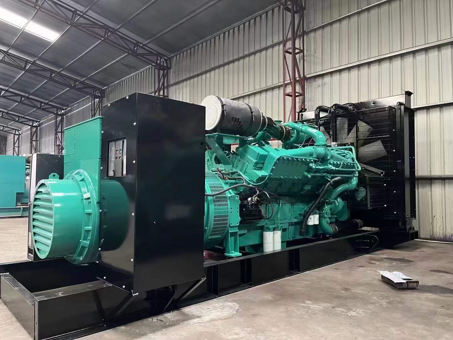 新平如何降低 800kW 柴油发电机输出电流的波动？